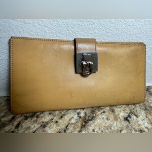 GUC Salvatore Ferragamo wallet